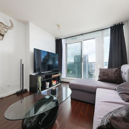 וונקובר Central 1-Bedroom Apartment With Pool, Jacuzzi & Sauna מראה חיצוני תמונה